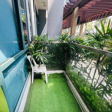 One Palm Tree Villas Condominium - Studio 2Nd Fl With Balcony - Across Terminal 3 Airport Pasay Eksteriør bilde