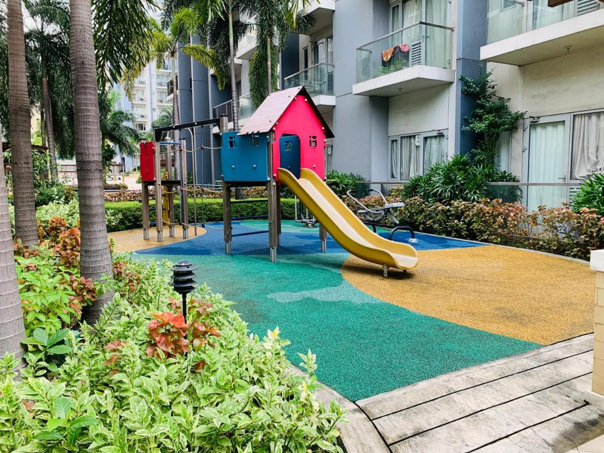 One Palm Tree Villas Condominium - Studio 2Nd Fl With Balcony - Across Terminal 3 Airport Pasay Eksteriør bilde