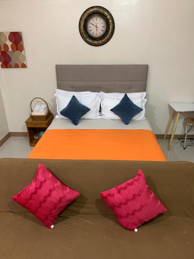 One Palm Tree Villas Condominium - Studio 2Nd Fl With Balcony - Across Terminal 3 Airport Pasay Eksteriør bilde