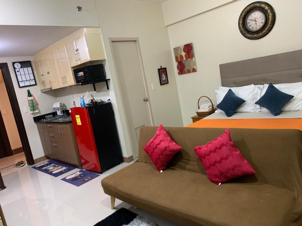 One Palm Tree Villas Condominium - Studio 2Nd Fl With Balcony - Across Terminal 3 Airport Pasay Eksteriør bilde