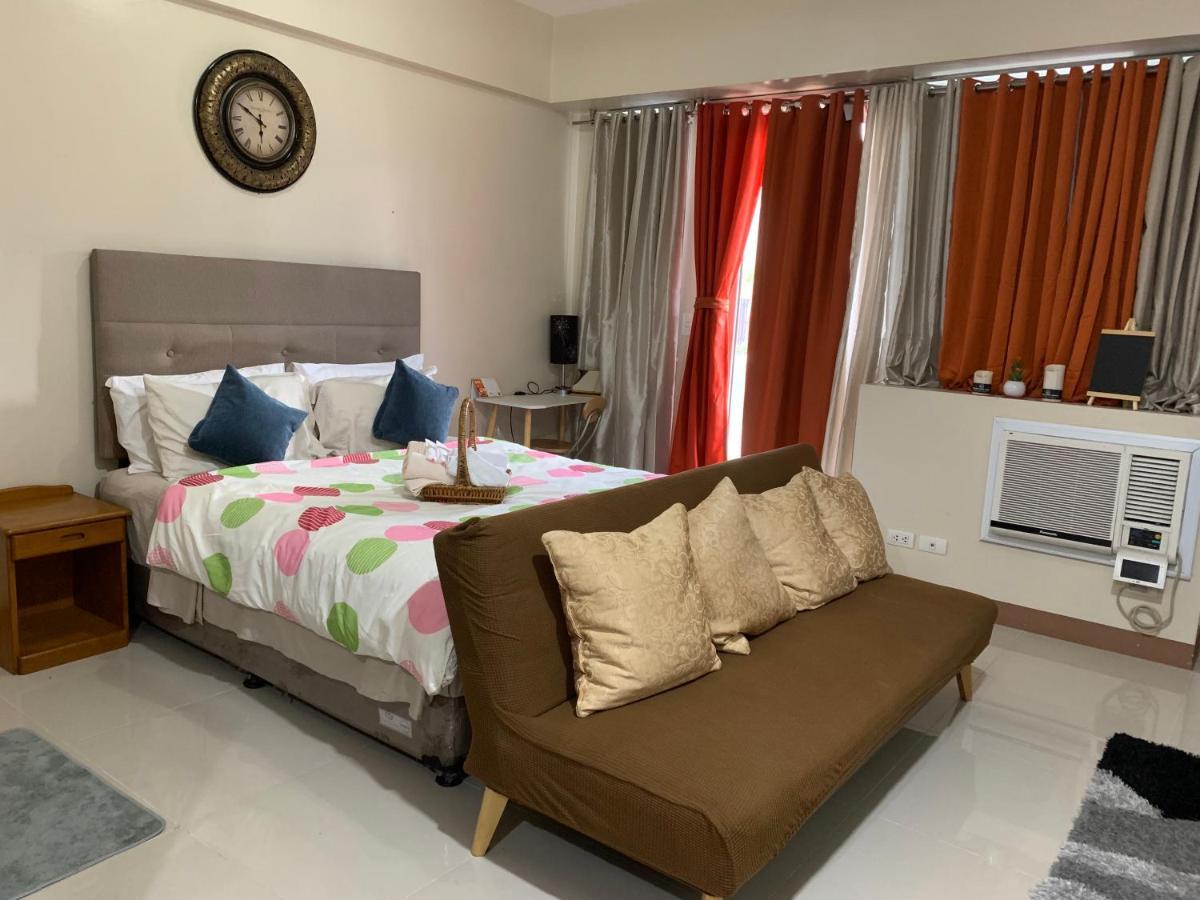 One Palm Tree Villas Condominium - Studio 2Nd Fl With Balcony - Across Terminal 3 Airport Pasay Eksteriør bilde