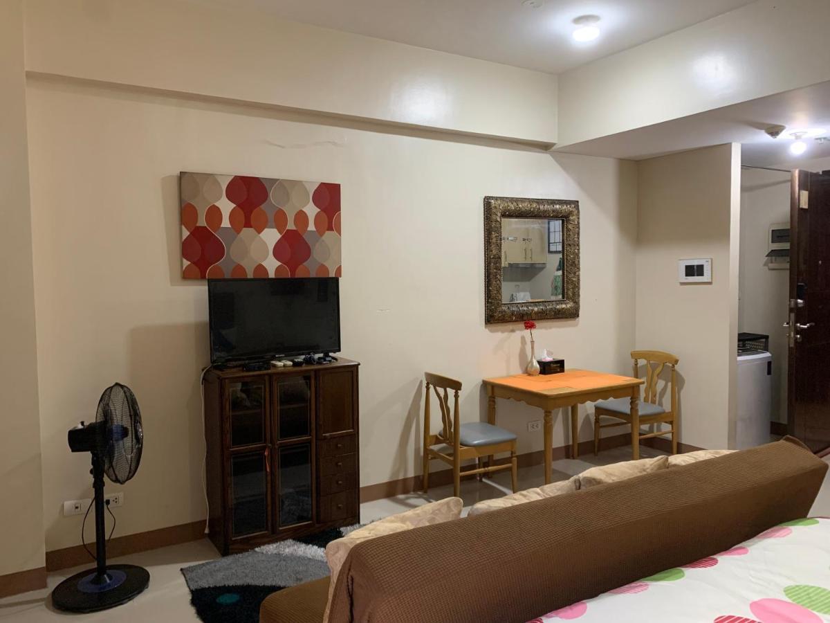 One Palm Tree Villas Condominium - Studio 2Nd Fl With Balcony - Across Terminal 3 Airport Pasay Eksteriør bilde