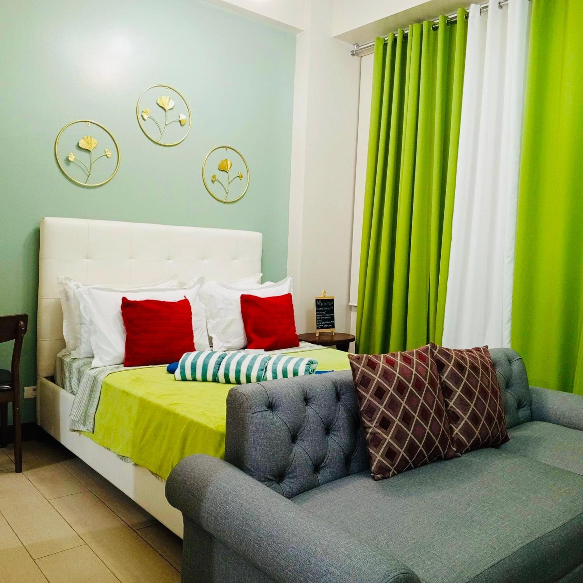 One Palm Tree Villas Condominium - Studio 2Nd Fl With Balcony - Across Terminal 3 Airport Pasay Eksteriør bilde