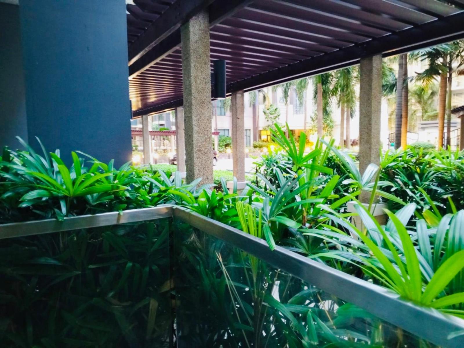 One Palm Tree Villas Condominium - Studio 2Nd Fl With Balcony - Across Terminal 3 Airport Pasay Eksteriør bilde