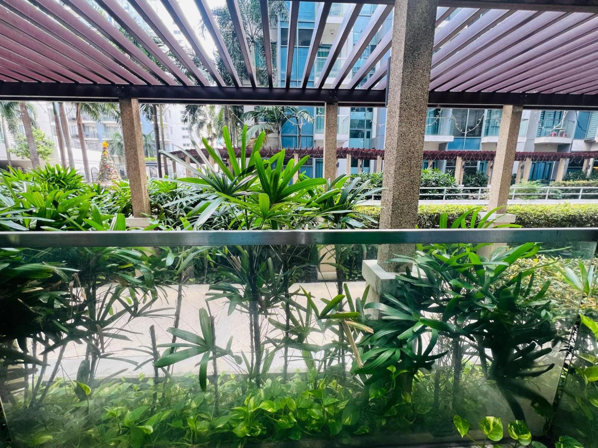 One Palm Tree Villas Condominium - Studio 2Nd Fl With Balcony - Across Terminal 3 Airport Pasay Eksteriør bilde