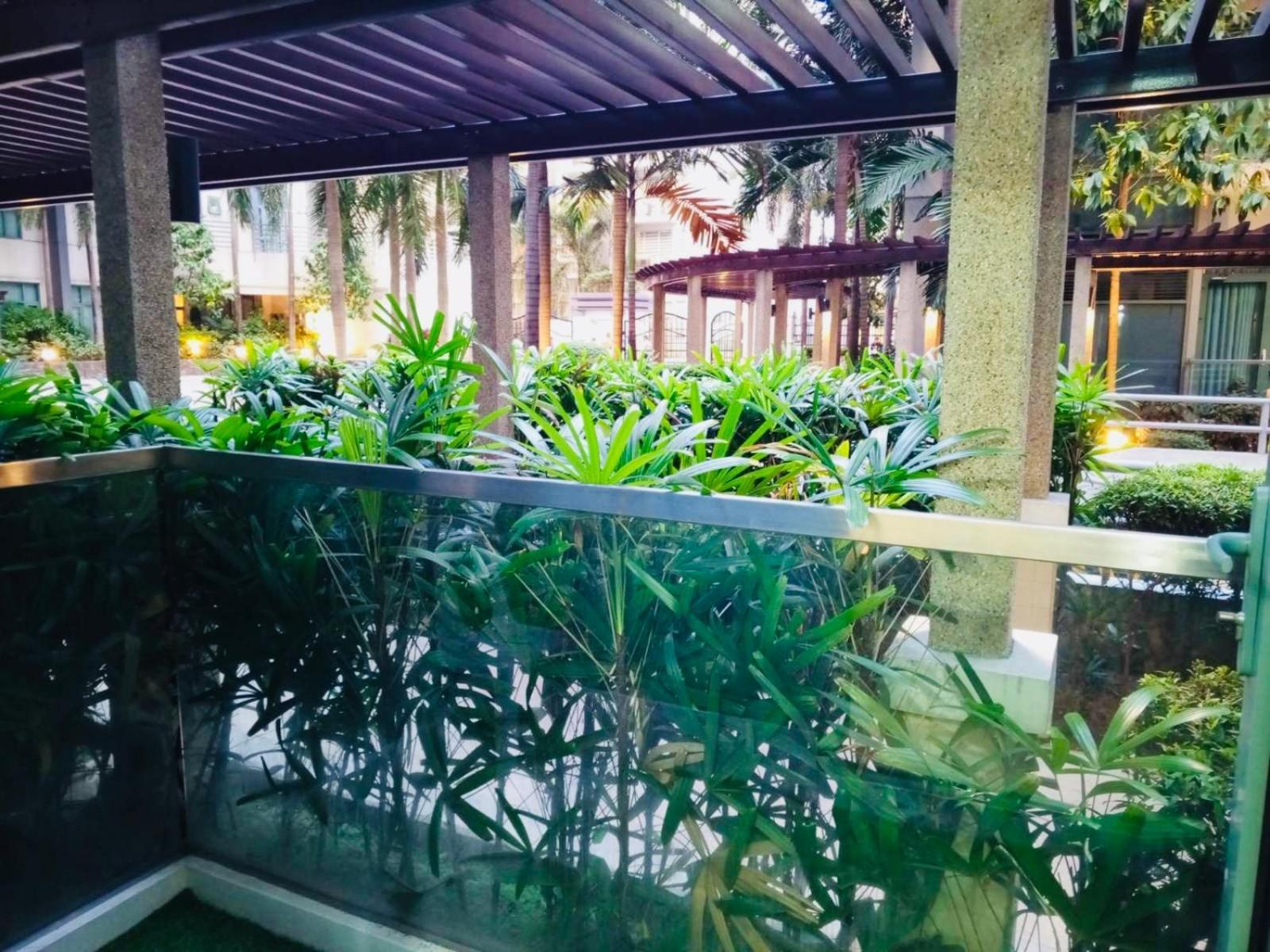 One Palm Tree Villas Condominium - Studio 2Nd Fl With Balcony - Across Terminal 3 Airport Pasay Eksteriør bilde