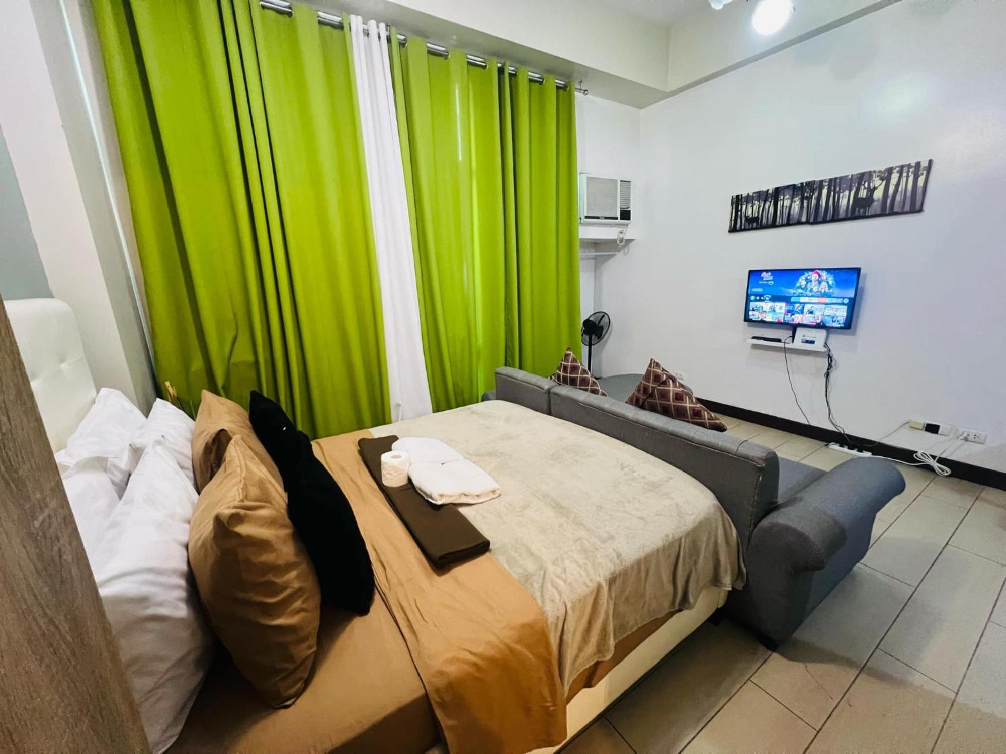 One Palm Tree Villas Condominium - Studio 2Nd Fl With Balcony - Across Terminal 3 Airport Pasay Eksteriør bilde