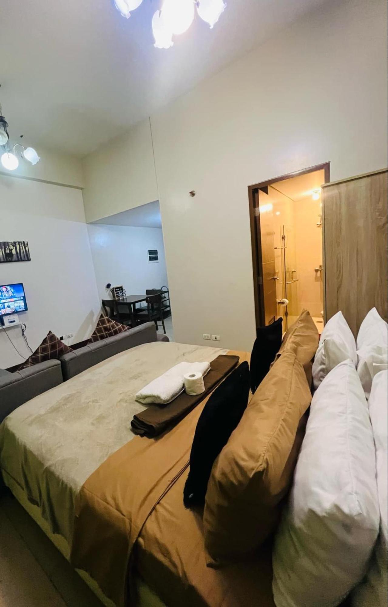 One Palm Tree Villas Condominium - Studio 2Nd Fl With Balcony - Across Terminal 3 Airport Pasay Eksteriør bilde