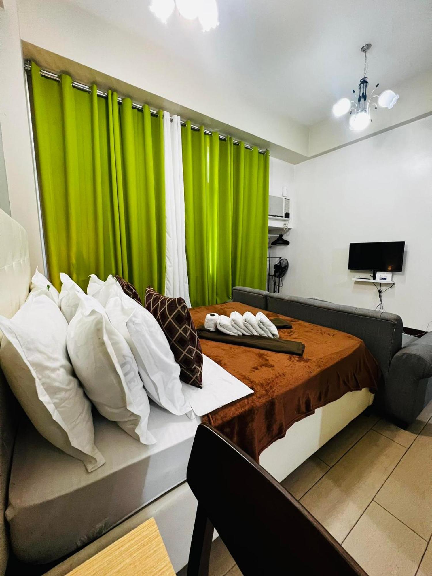 One Palm Tree Villas Condominium - Studio 2Nd Fl With Balcony - Across Terminal 3 Airport Pasay Eksteriør bilde