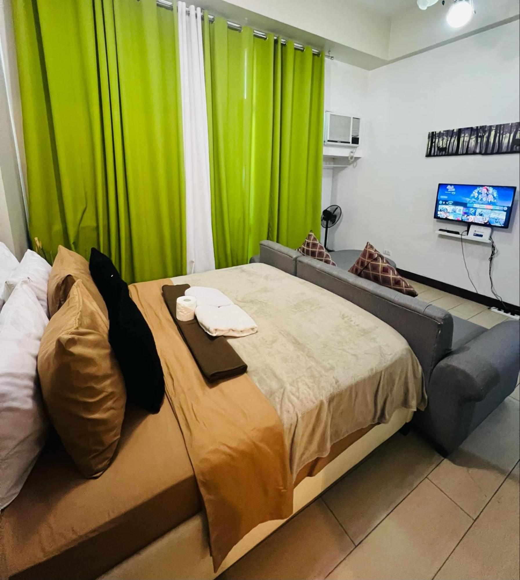 One Palm Tree Villas Condominium - Studio 2Nd Fl With Balcony - Across Terminal 3 Airport Pasay Eksteriør bilde