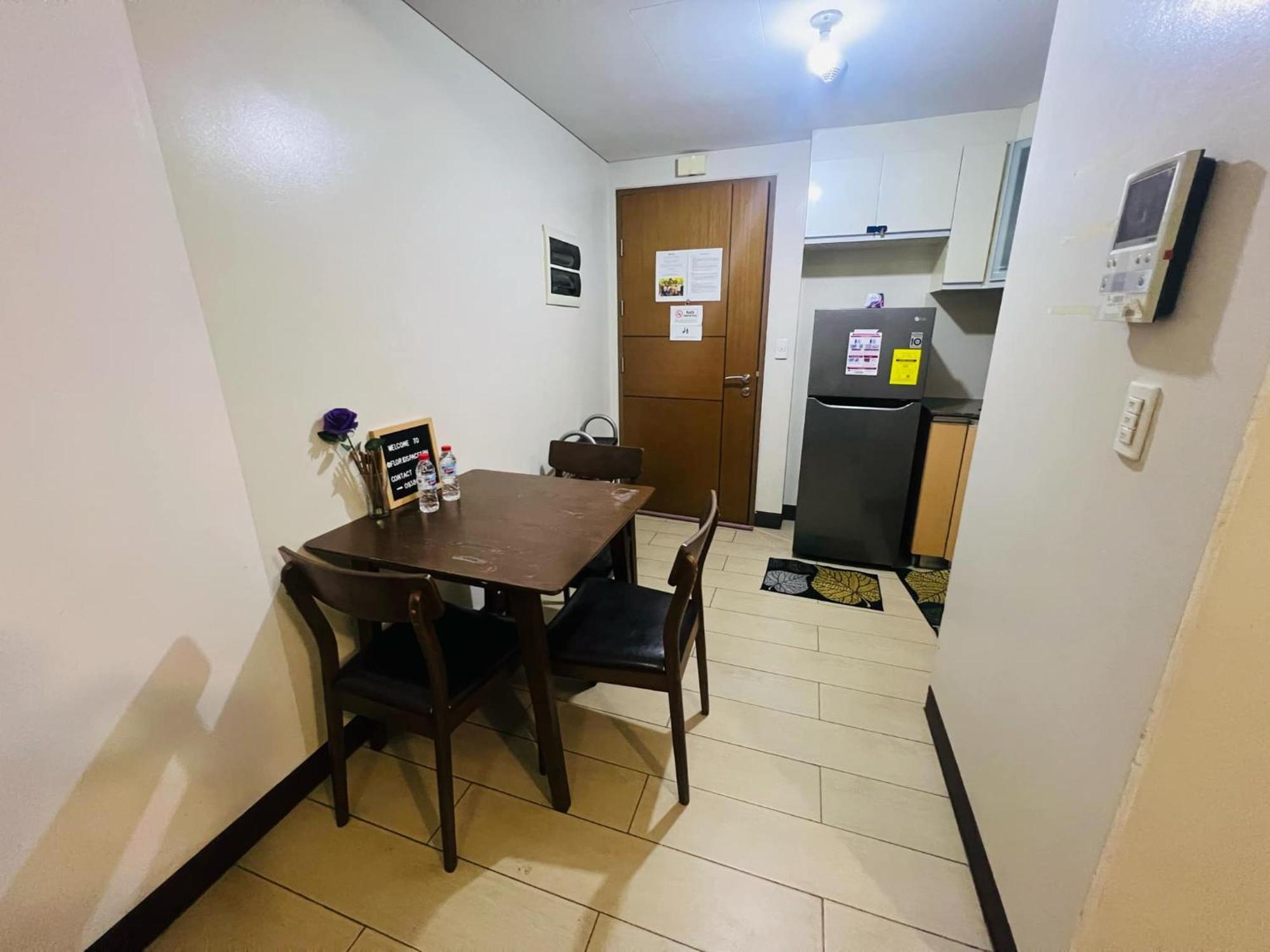 One Palm Tree Villas Condominium - Studio 2Nd Fl With Balcony - Across Terminal 3 Airport Pasay Eksteriør bilde